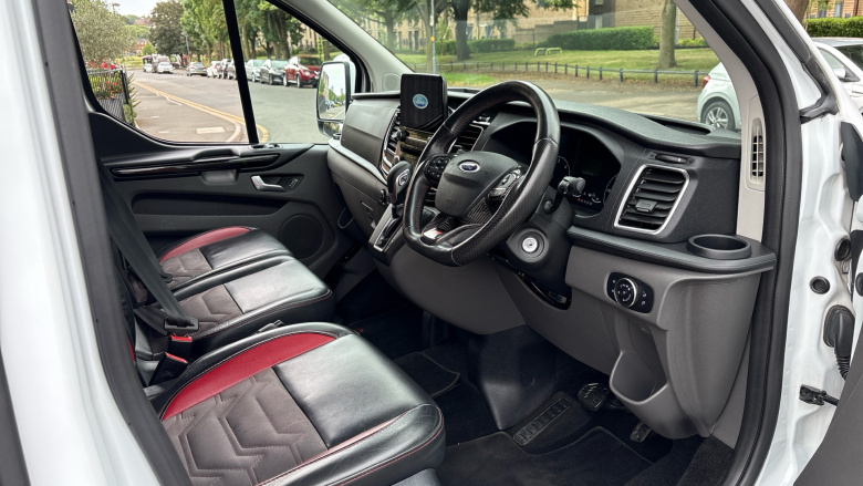 Ford Transit Custom 300 L2 Diesel Fwd 2.0 EcoBlue 170ps Low Roof D/Cab Limited Van Auto